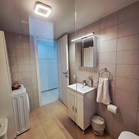Hidden Gem 2br | 루트라키