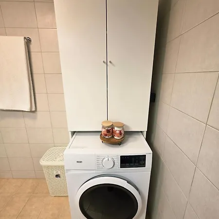 Hidden Gem 2br | 아파트 루트라키