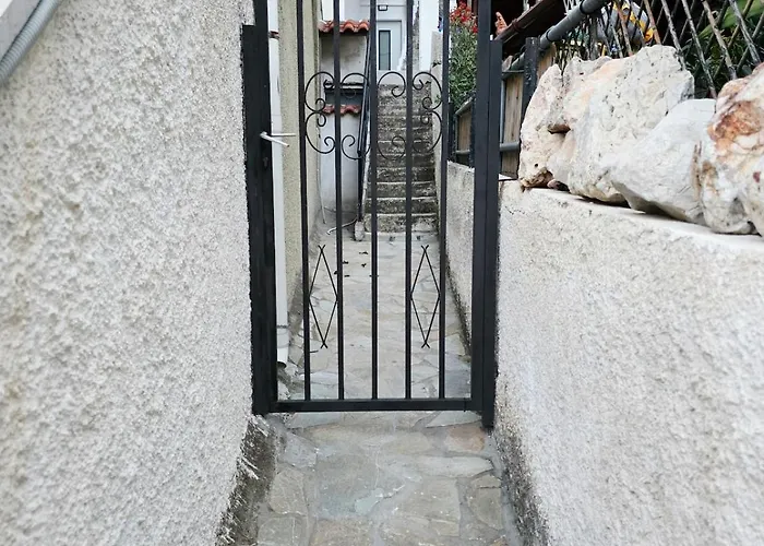 Hidden Gem 2br